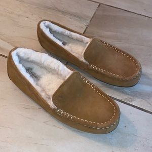 UGG LEZY SLIPPERS - NEVER WORN